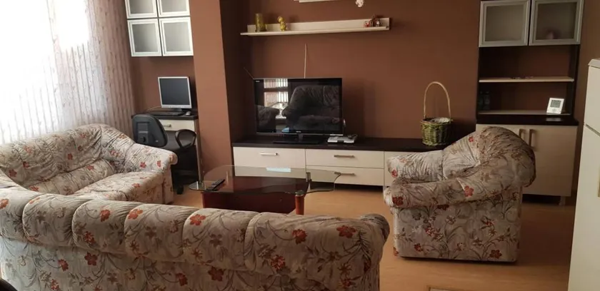 Apartamento vacacional apta para familias con terraza | Vistas a la montaña - Image 1