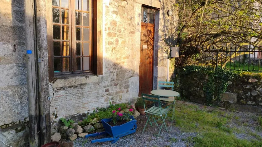 Cottage with garden | Lake view - Image 1