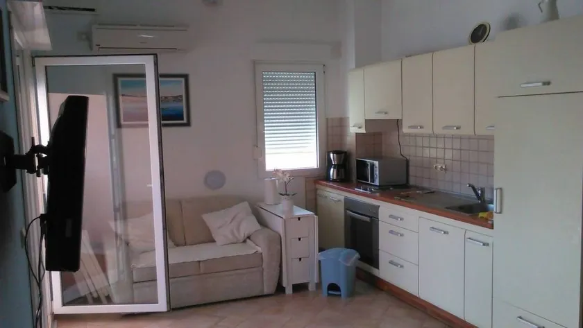 Charming flat with BBQ & garden - Image 1