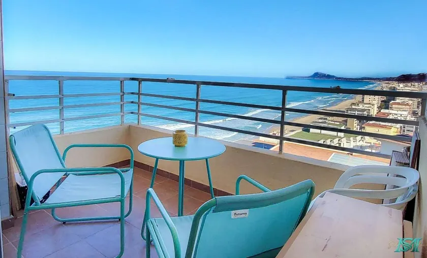 Apartment with terrace & pool - Image 1
