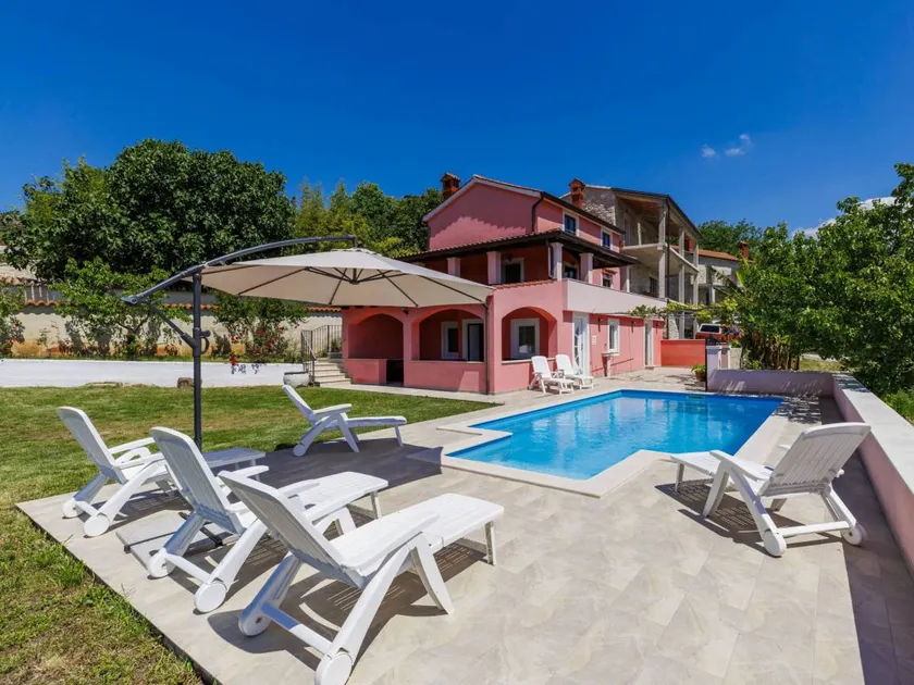 Ferienhaus mit Terrasse, Grill und privatem Pool - Image 1