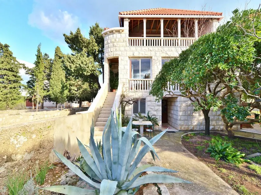Holiday apartment with terrace & garden - Image 1