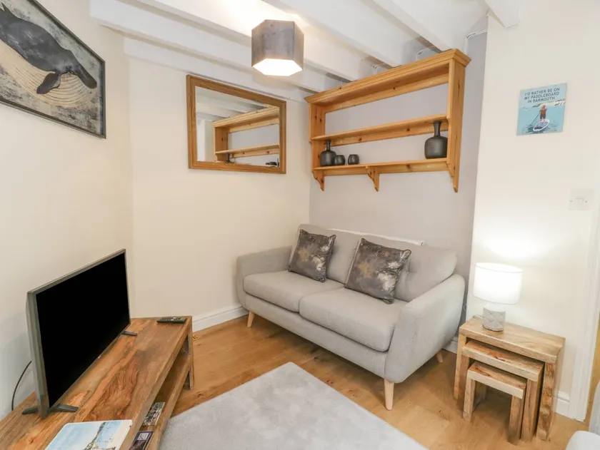 Cottage with terrace - Image 1