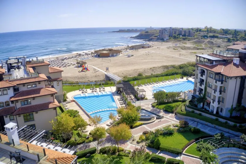 Flat with garden, sauna & pool | Garden view - Image 1