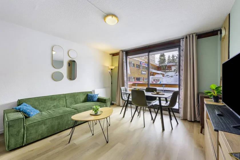 Holiday apartment with terrace & heated pool | Mountain view - Image 1