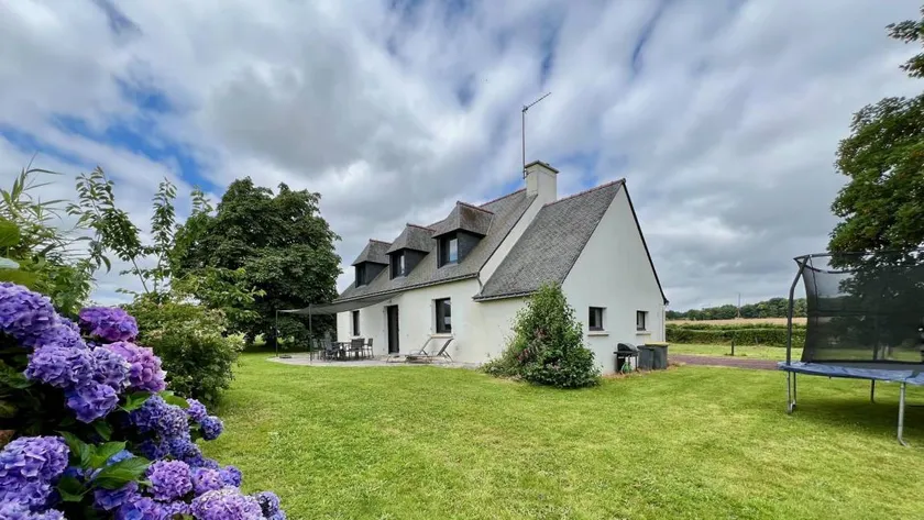 Gite with terrace & garden - Image 1
