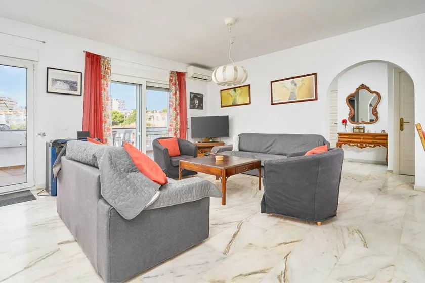 Fully equipped pleasant holiday apartment with terrace | Sea view | Next to the beach - Image 1
