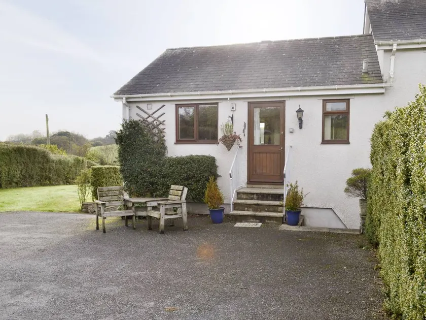 Cottage with garden & barbeque - Image 1