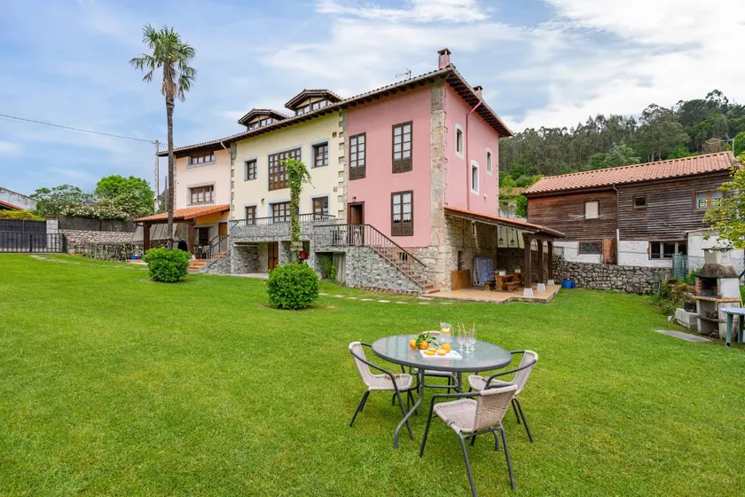 Holiday home with BBQ, terrace & garden | Garden view | Suitable for remote work - Image 1