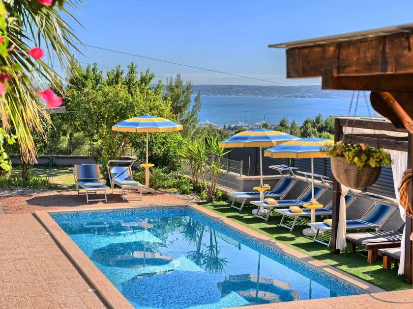 Villa Antea with Pool and Sea View - Image 1