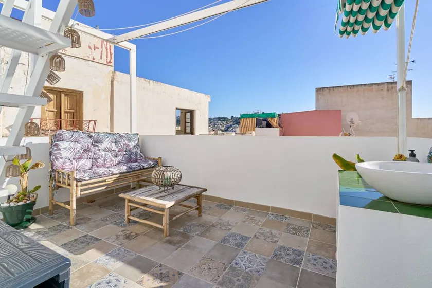 Fully equipped pleasant house with terrace | City view | Next to the beach | Dogs allowed - Image 1