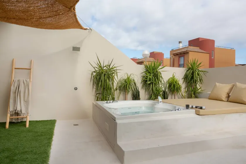 Holiday Villa 'Casa Marea - With Hot Tub' with Sea View, Pool and Wi-Fi - Image 1