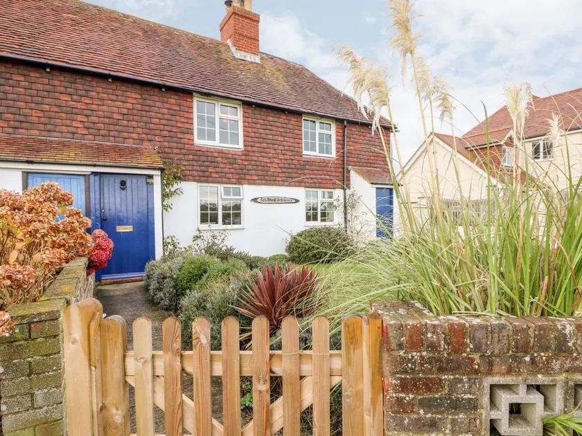Family-oriented wonderful cottage with garden | Beach view | Beach nearby - Image 1