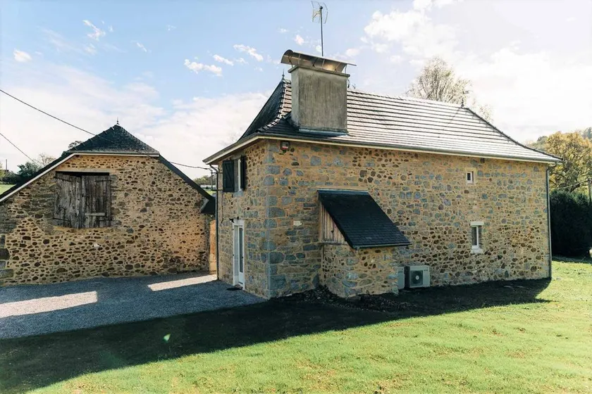 Fully equipped big gite with garden & BBQ - Image 1