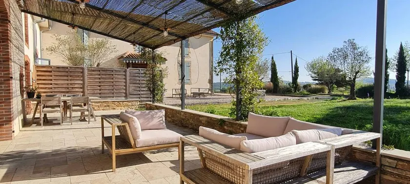 Wine estate loft among vineyards in Gers - Image 1