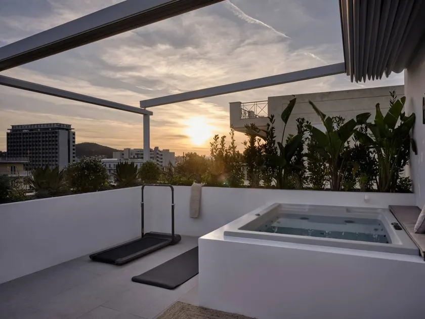 Family-friendly pleasant villa with fast internet & hot tub | Mountain view - Image 1