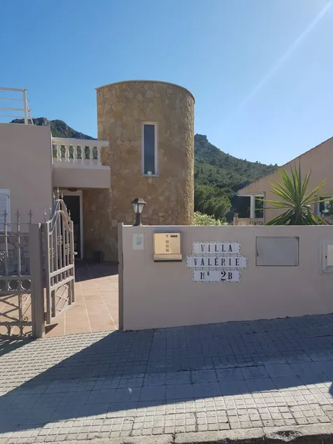 Maison avec jardin, piscine privée et terrasse | Vue panoramique | Adaptée au travail à distance - Image 1