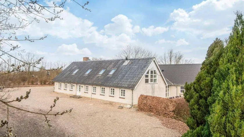 Big holiday home with garden, pool & sauna - Image 1