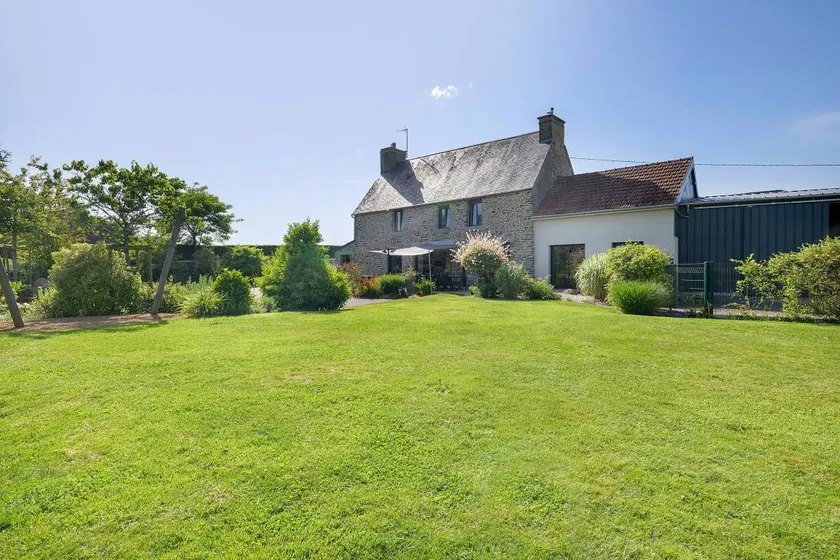 Fully equipped house with garden, terrace & barbeque | Garden view - Image 1