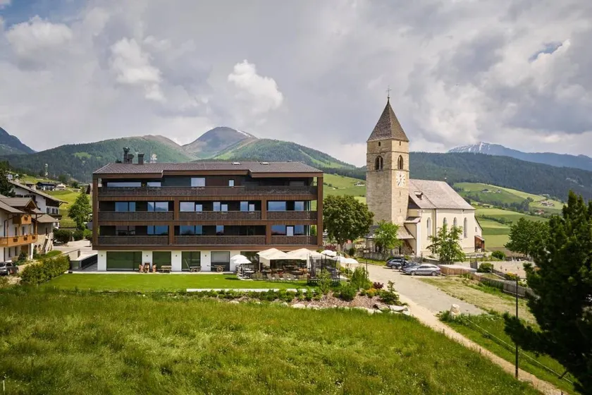Family-oriented pleasant holiday apartment with garden, terrace & barbeque | Mountain view | Next to the ski | Perfect for remote work | Pets are welcome - Image 1