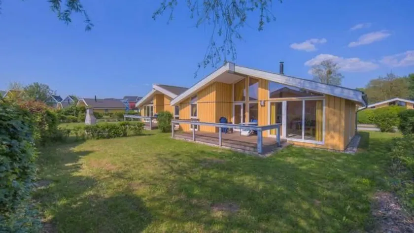 Holiday home with garden, terrace & sauna - Image 1