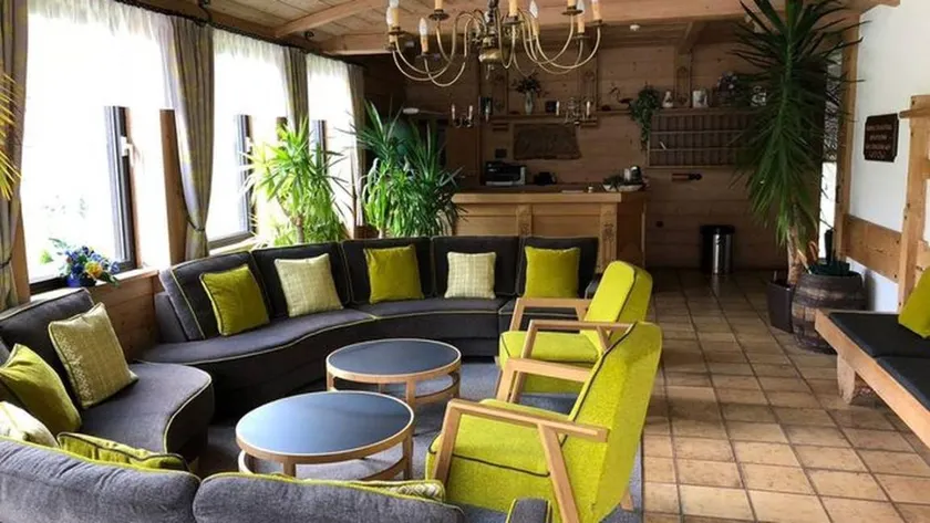 Flat with garden & terrace - Image 1