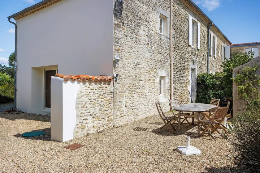 Cottage 'Gîte Les Hirondelles' with Shared Pool, Private Terrace and Wi-Fi - Image 1