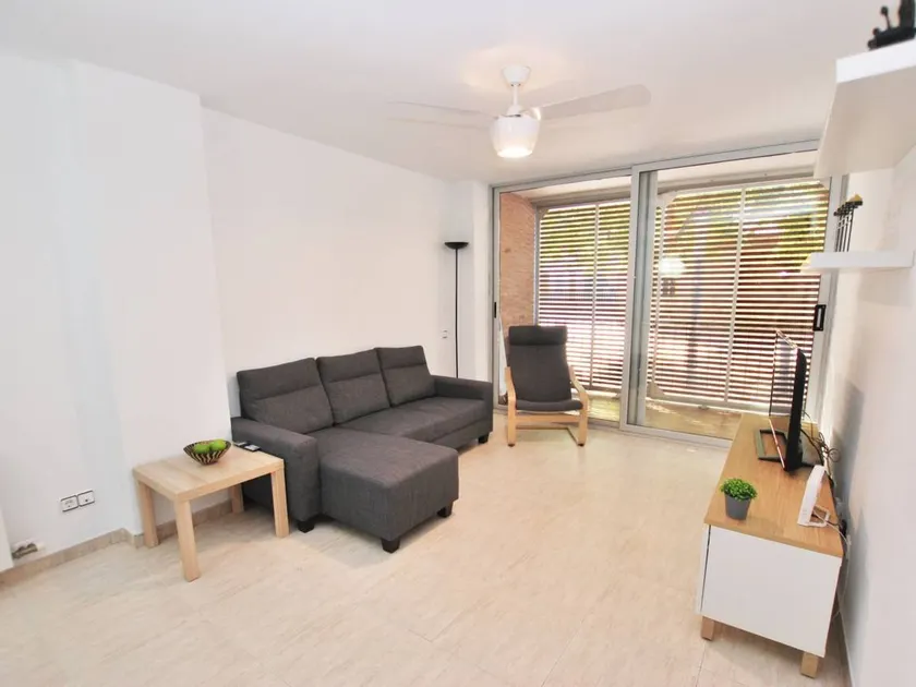 Charming ground floor with courtyard, near beach and amenities in Mataró - Image 1