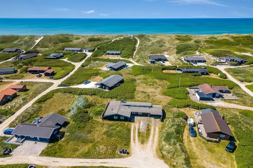 Family-friendly spacious holiday home with jacuzzi, terrace & sauna | Next to the beach | Pet-friendly - Image 1
