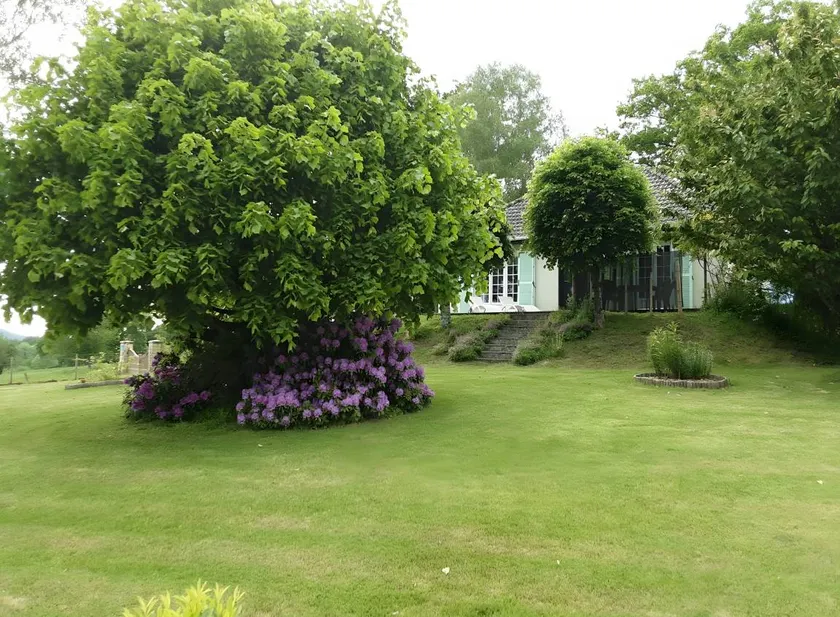 Cottage with garden, barbeque & terrace | Mountain view - Image 1