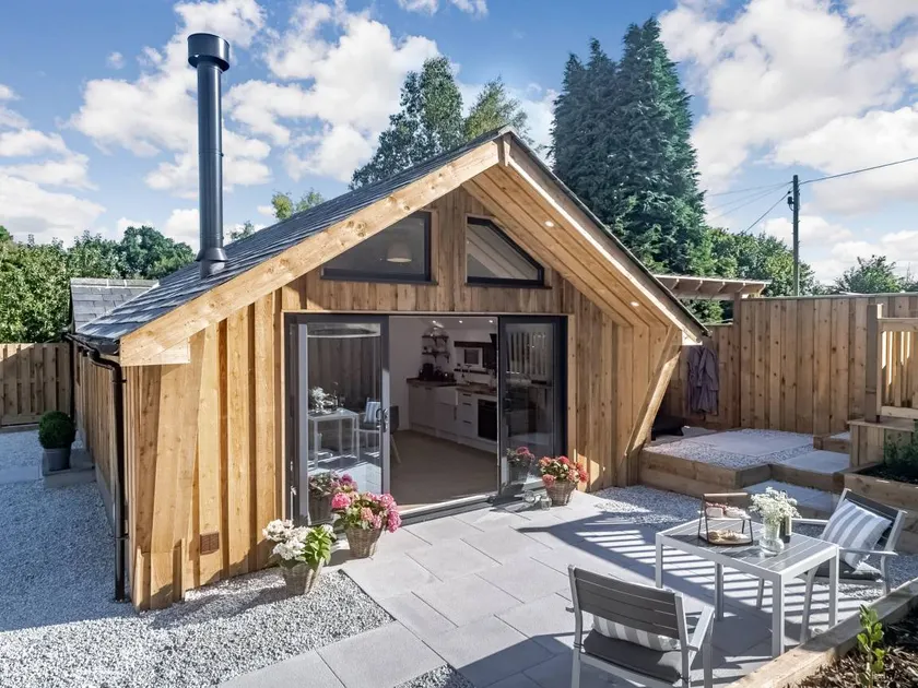 Children-friendly lovely cottage with hot tub & garden - Image 1