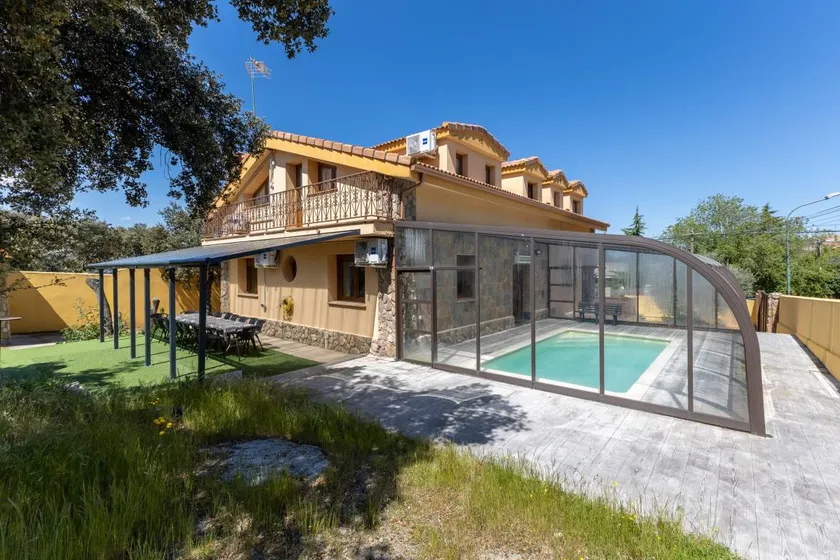 Children-friendly house with private pool, terrace & hot tub | Mountain view | Suitable for remote work | Pets allowed - Image 1