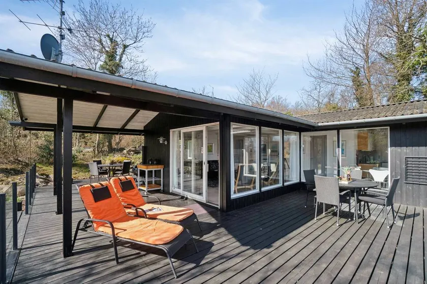 Fully equipped wonderful holiday home with BBQ & terrace | Sea view - Image 1