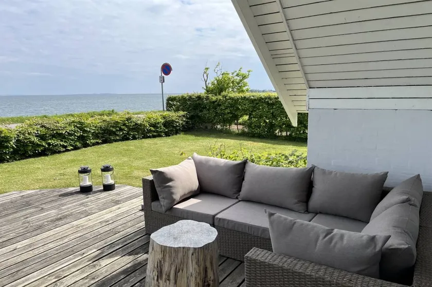 Holiday home with terrace, BBQ & garden | Sea view - Image 1
