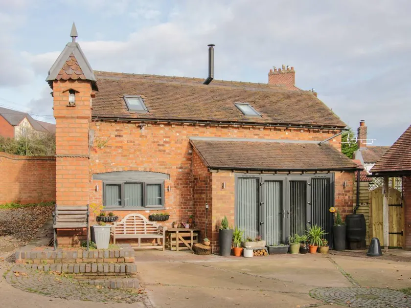 Cottage with garden & jacuzzi - Image 1