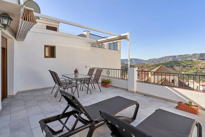 Appartement avec internet haut débit et terrasse | Vue ville - Image 1