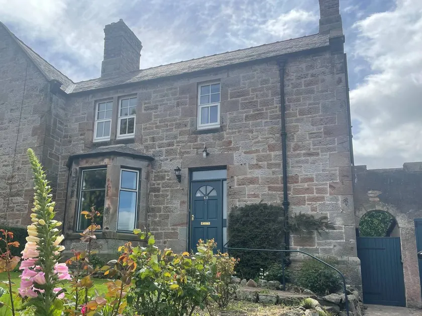 Cottage with garden - Image 1
