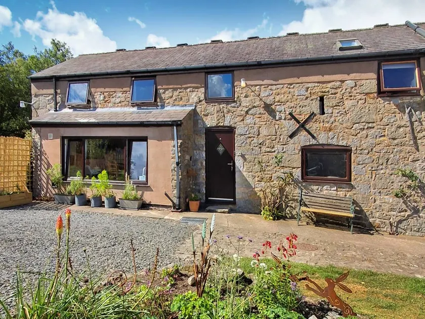 Cottage with garden & barbeque | River view - Image 1