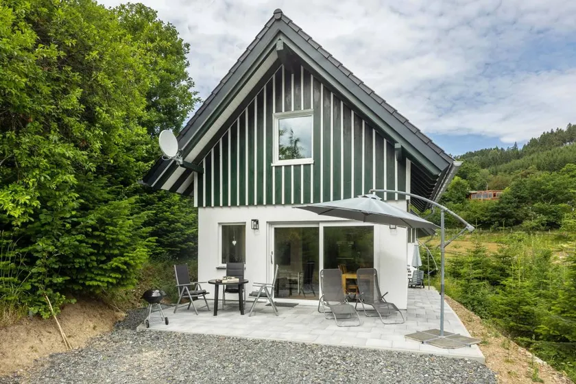 Holiday Home 'Traumblick' with Mountain View, Private Terrace and Wi-Fi - Image 1
