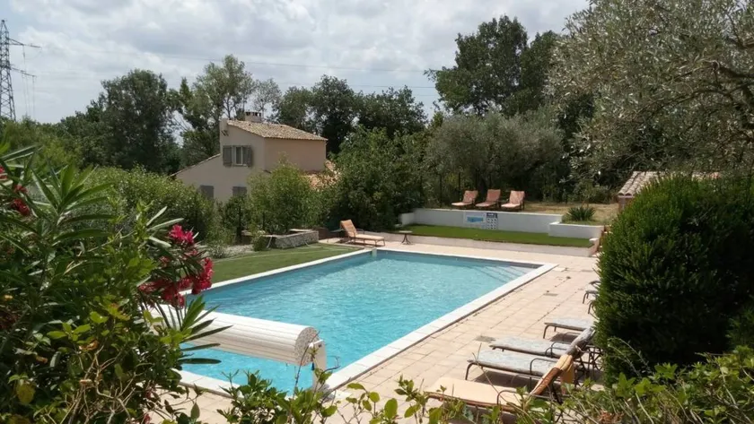 Flat with garden, pool & terrace | Garden view - Image 1