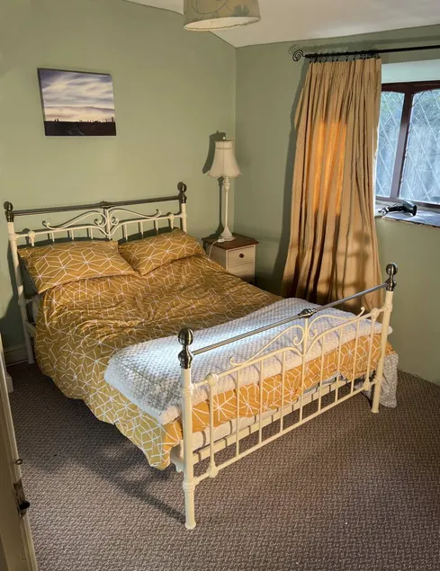 Stunning 2-Bed Cottage in Hebden Bridge - Image 1