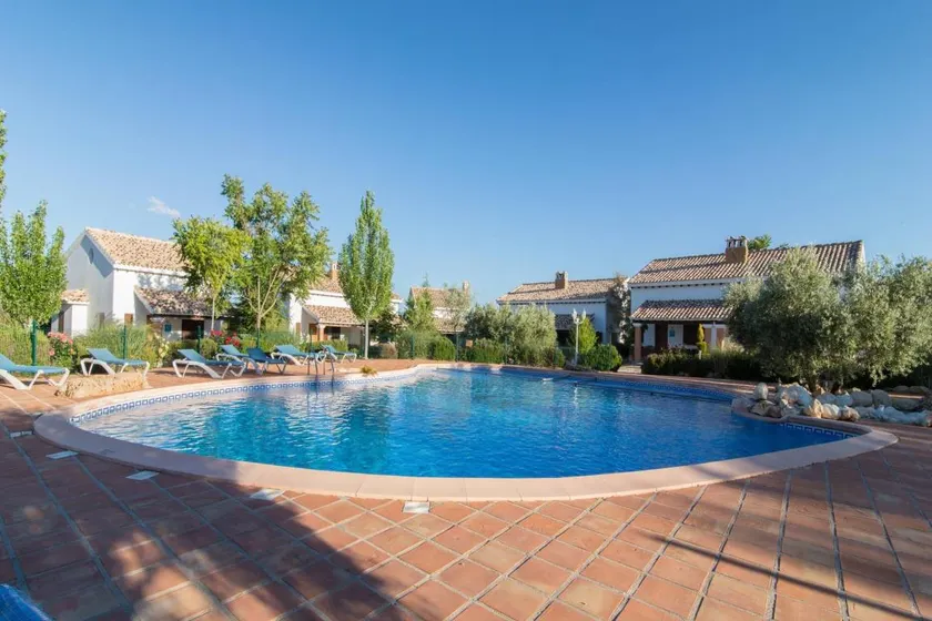 Ferienhaus mit Garten, Terrasse und Pool | Bergblick - Image 1