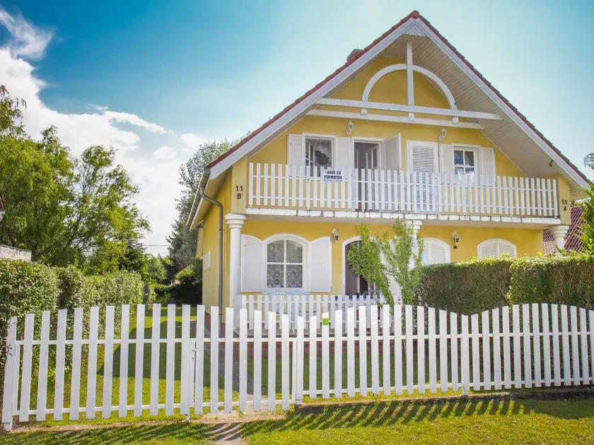 House with garden, terrace & barbeque - Image 1