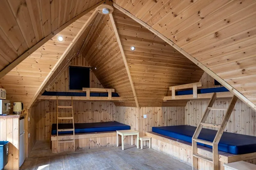 Spacious Glamping Pod with Retro Charm & Starry Lighting near Croston, England - Image 1