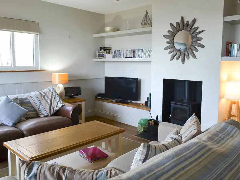 Cottage with terrace & garden | Sea view - Image 1