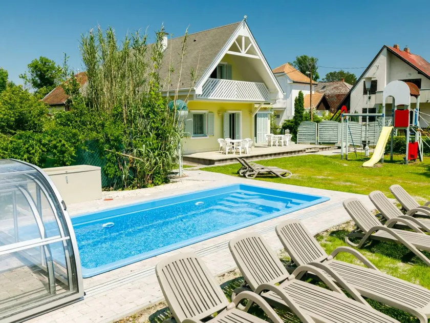 Holiday home with private pool, garden & barbecue - Image 1