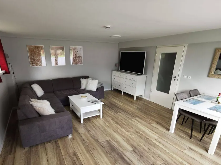 Flat with garden & terrace - Image 1