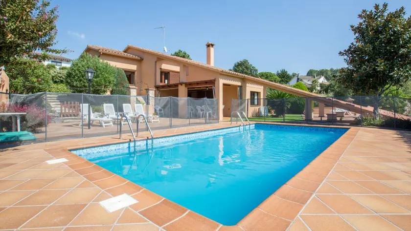 Appartement avec jardin, piscine privée et terrasse | Vue montagne - Image 1