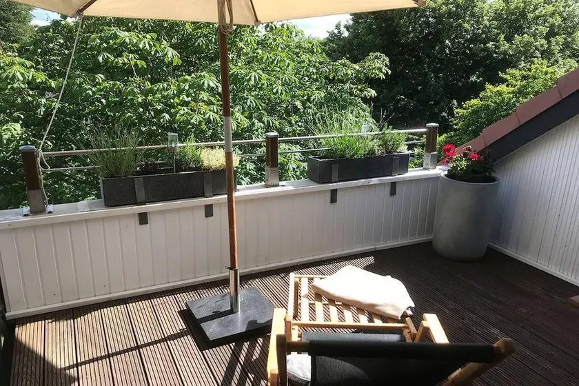 Holiday home with terrace - Image 1