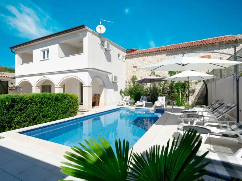 Holiday home with barbecue, terrace & private pool | Nature view - Image 1